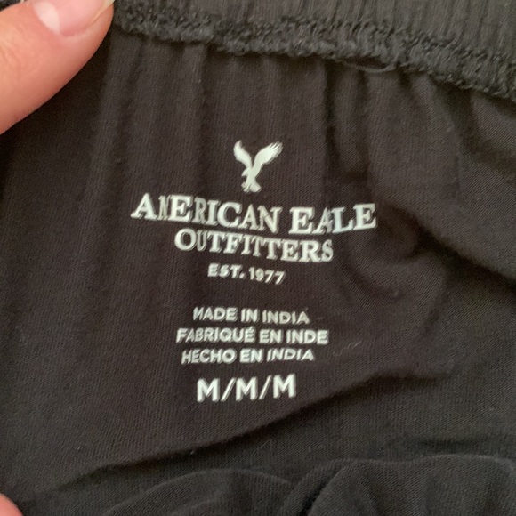 off the shoulder black American eagle top with flowers - Picture 2 of 2